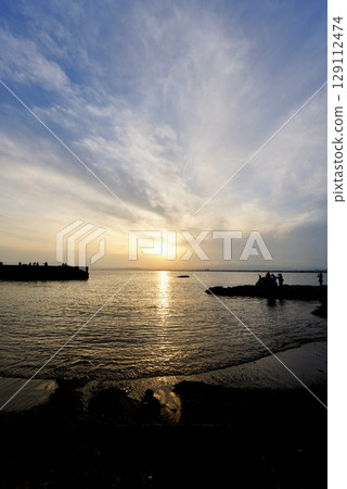 Sunset over the sea seen at Enoshima 129112474