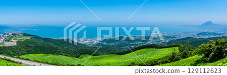 Panoramic view of Beppu City from Jumonjihara Observatory [Beppu City, Oita Prefecture] 129112623