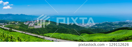 Panoramic view of Beppu City from Jumonjihara Observatory [Beppu City, Oita Prefecture] 129112626