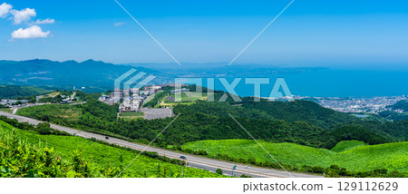Panoramic view of Beppu City from Jumonjihara Observatory [Beppu City, Oita Prefecture] 129112629
