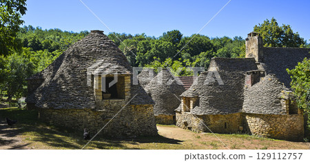 France, Dordogne, Perigord Noir, Dordogne valley, Saint-Andre-d'Allas, cabanes du Breuil, old dry 129112757
