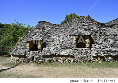France, Dordogne, Perigord Noir, Dordogne valley, Saint-Andre-d'Allas, cabanes du Breuil, old dry 129112761