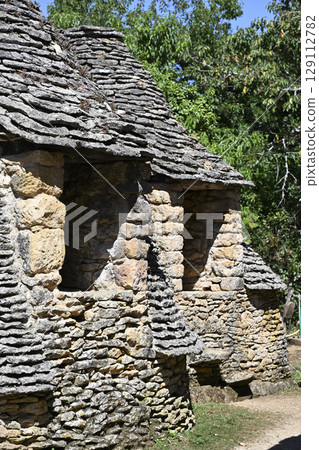 France, Dordogne, Perigord Noir, Dordogne valley, Saint-Andre-d'Allas, cabanes du Breuil, old dry 129112782