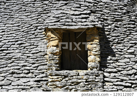 France, Dordogne, Perigord Noir, Dordogne valley, Saint-Andre-d'Allas, cabanes du Breuil, old dry 129112807