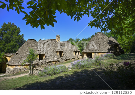 France, Dordogne, Perigord Noir, Dordogne valley, Saint-Andre-d'Allas, cabanes du Breuil, old dry 129112820