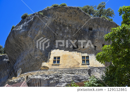 DORDOGNE, PERIGORD NOIR, VILLAGE OF LES EYZIES-DE-TAYAC, NATIONAL PREHISTORY MUSEUM OF LES EYZIES 129112861