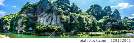 Panorama of the Blue Cave with fresh greenery [Motoyamakei, Nakatsu City, Oita Prefecture] 129112961