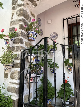 Beautifully decorated entrance Beautifully decorated entrance 129113032