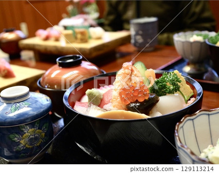 Nigiri sushi set meal Nigiri sushi set meal 129113214