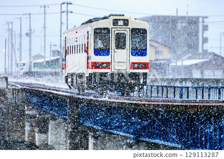 Sanriku local train running on a silvery white iron bridge 129113287
