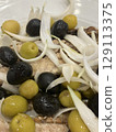用大量橄欖製成的奢華菜餚 129113375