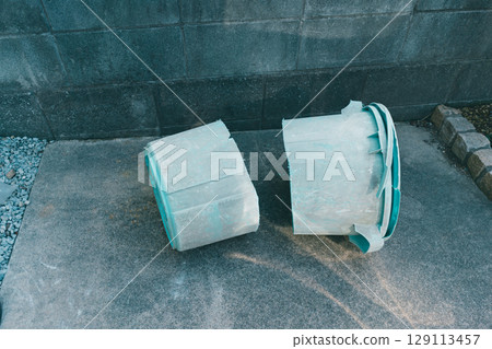 Cut up the plastic bucket and throw it away Cut up the plastic bucket and throw it away 129113457