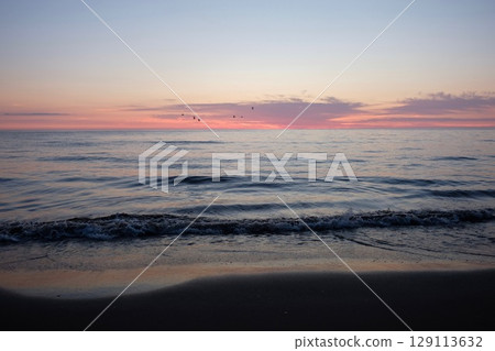 黃昏時分,飛鳥渡海歸來_02 黃昏時分,飛鳥渡海歸來_02 129113632