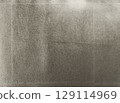 銀和紙材質。奢華的銀箔背景材料，可用於新年或年末的禮物。 129114969