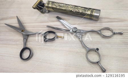 Special hairdressing scissors and water sprayer Brush made of natural bristles Special hairdressing scissors and water sprayer Brush made of natural bristles 129116195