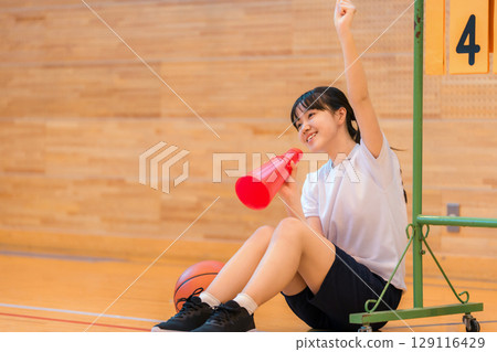 School club activities, girls cheering for the basketball club, sports festival, class match, tournament, game 129116429