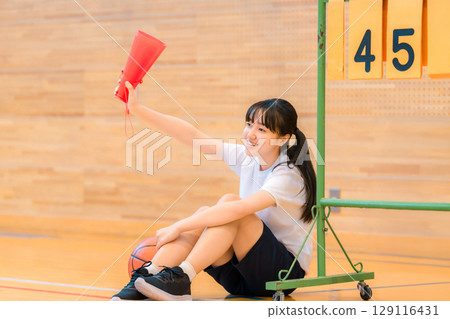 School club activities, girls cheering for the basketball club, sports festival, class match, tournament, game 129116431