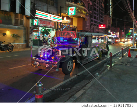 活力菲律賓－繁華的馬尼拉（馬拉特）城市景觀的夜景（2025年5月） 129117023