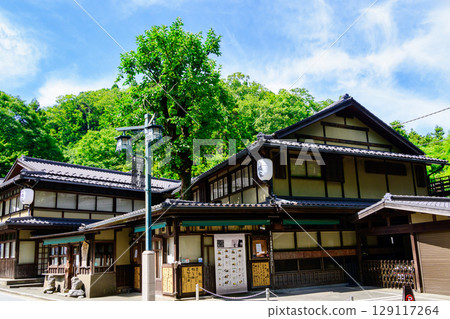 Mount Takao, Kiyotaki Station Square, soba restaurant with a persimmon tree running through the roof (Takahashiya) Mount Takao, Kiyotaki Station Square, soba restaurant with a persimmon tree running through the roof (Takahashiya) 129117264