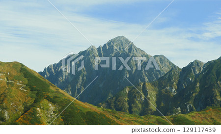 從天狗平眺望初秋的劍山 129117439