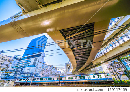 日本橫濱市景 橫濱站、JR 橫濱塔、電車等景觀。 129117469