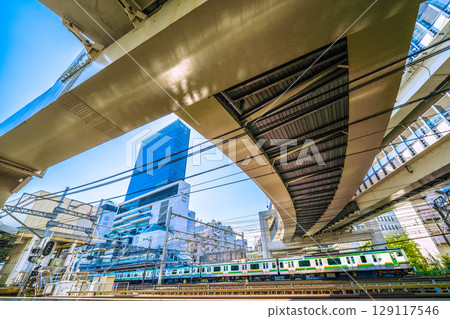 日本橫濱市景 橫濱站、JR 橫濱塔、電車等景觀。 129117546