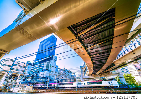 日本橫濱市景 橫濱站、JR 橫濱塔、電車等景觀。 129117705