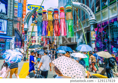 日本東京城市景觀7月27日...入境旅遊持續進行...澀谷中心街大多擠滿了外國遊客 日本東京城市景觀7月27日...入境旅遊持續進行...澀谷中心街大多擠滿了外國遊客 129117819