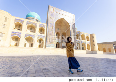 mosque, woman, female 129117874