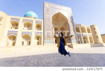 mosque, woman, female 129117875
