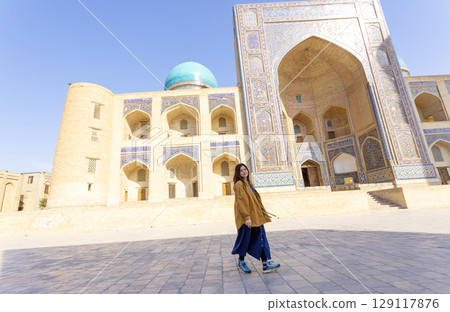 mosque, woman, female 129117876