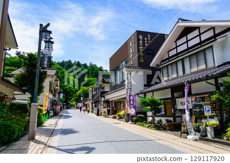 高尾山、清滝車站前廣場、商店街 高尾山、清滝車站前廣場、商店街 129117920