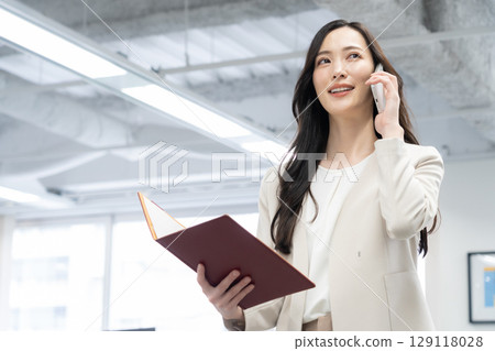 Young businesswoman working in the office Young businesswoman working in the office 129118028