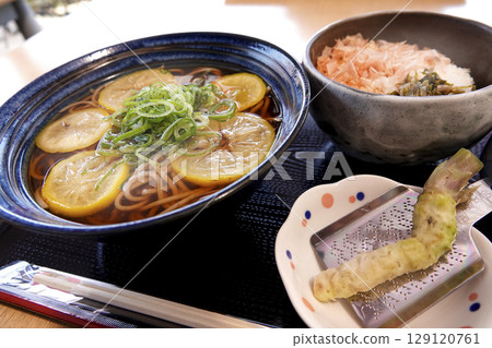 A famous yuzu soba set from Mito Town, Shimane Prefecture (with wasabi rice) A famous yuzu soba set from Mito Town, Shimane Prefecture (with wasabi rice) 129120761