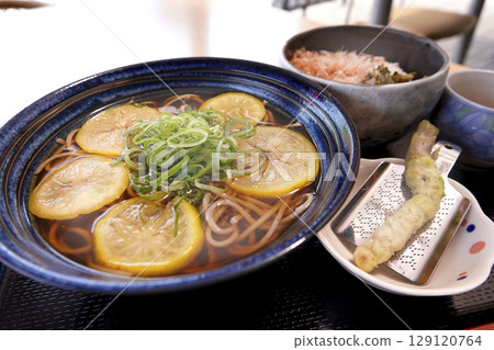 A famous yuzu soba set from Mito Town, Shimane Prefecture (with wasabi rice) 129120764
