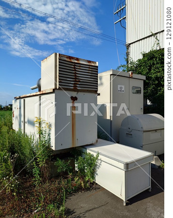 Emergency power generation equipment and substation equipment (vertical photo) 129121080