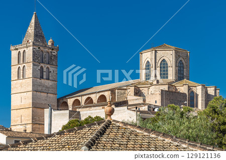 Parish church Nuestra Senyora de los Angeles, also Santa Maria Church or church of St Mary, Sineu, Majorca, Mallorca, Balearic Islands, Spain, Europe Parish church Nuestra Senyora de los Angeles, also Santa Maria Church or church of St Mary, Sineu, Majorca, Mallorca, Balearic Islands, Spain, Europe 129121136