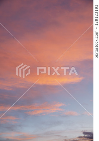 夏日夕陽 黃昏 夏日天空 晴朗 八月 129123193