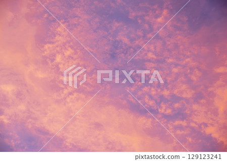 夏日夕陽 黃昏 夏日天空 晴朗 八月 129123241