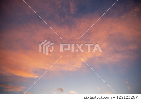 夏日夕陽 黃昏 夏日天空 晴朗 八月 夏日夕陽 黃昏 夏日天空 晴朗 八月 129123267