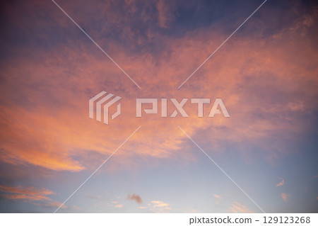 夏日夕陽 黃昏 夏日天空 晴朗 八月 129123268