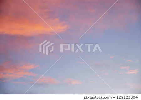 夏日夕陽 黃昏 夏日天空 晴朗 八月 129123304