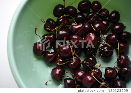 Ripe cherries in a green bowl. Ripe cherries in a basin. Ripe cherries in a green bowl. Ripe cherries in a basin. 129123409