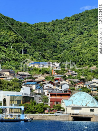 Nagasaki Prefecture, Goto Islands, Nakadori Island, Narao, Akou trees and shrine approach 129123438