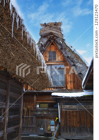 Traveling through the Gassho-style Village @ Shirakawa-go in early winter Traveling through the Gassho-style Village @ Shirakawa-go in early winter 129123470