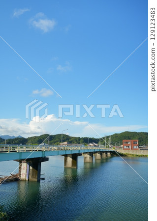 大河上的鐵橋 129123483
