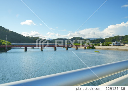 大河上的鐵橋 129123486