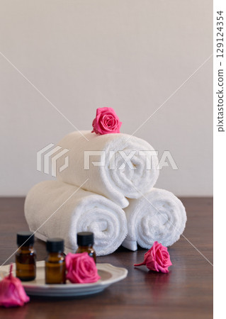 White towels and aroma oil 129124354