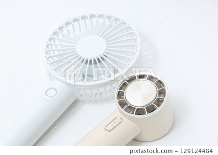 Handy fan, heatwave, heatstroke, handheld, home appliance, battery, daily necessities, heat, electric fan, cool air, electrical appliance, midsummer 129124484