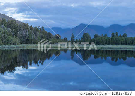 Mount Cook in clouds as seen from Lake Matheson on the West Coast of New Zealand Mount Cook in clouds as seen from Lake Matheson on the West Coast of New Zealand 129124928